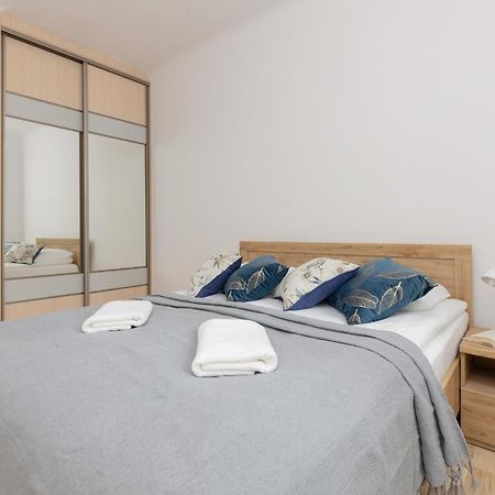 Bright Apartment Wola Near Metro Station By Noclegi Renters Varşova Dış mekan fotoğraf