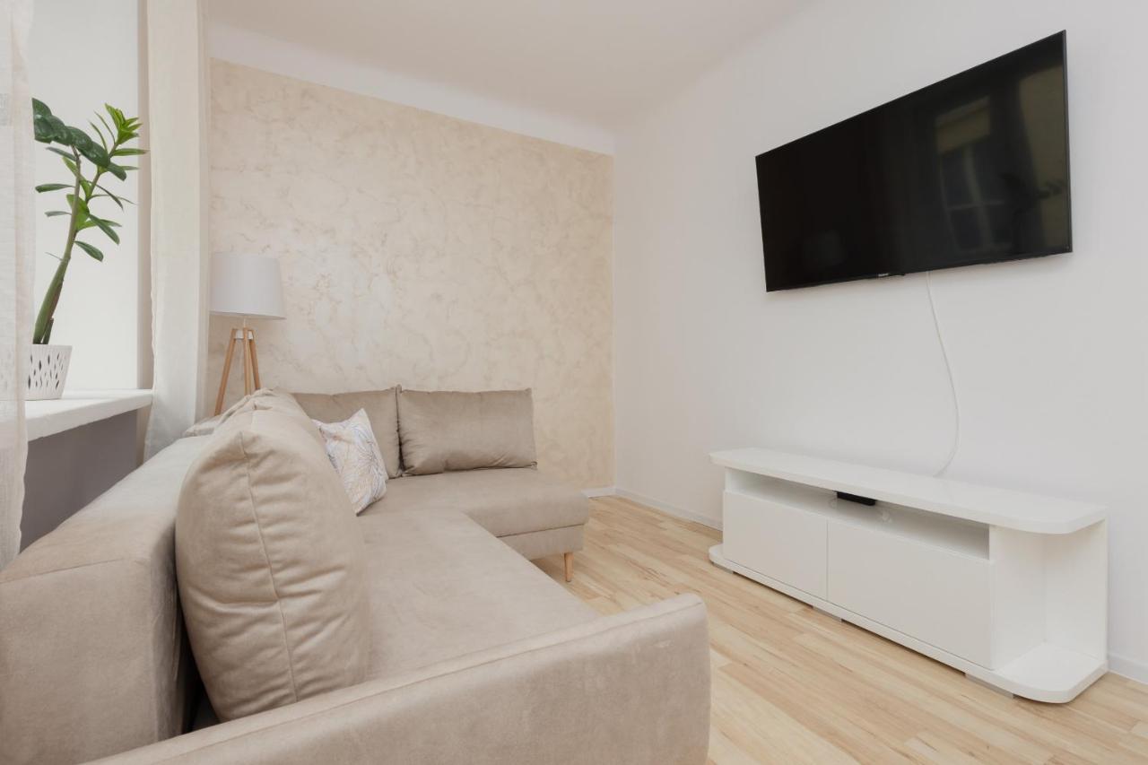 Bright Apartment Wola Near Metro Station By Noclegi Renters Varşova Dış mekan fotoğraf